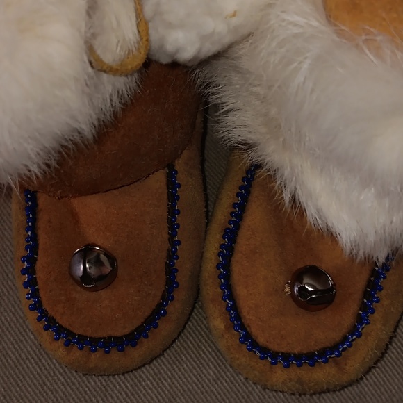Baby handmade Indigenous Mukluks - Picture 6 of 8